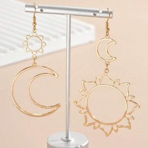 Metal Asymmetrical Golden Sun & Moon Dangle Drop Earrings